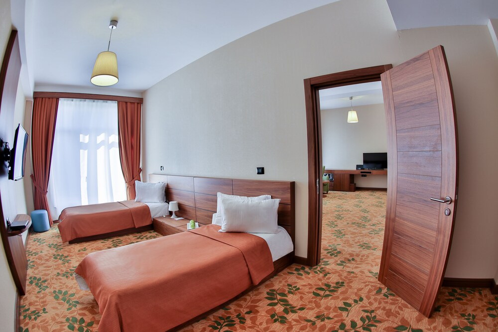 El Resort Hotel 8/50
