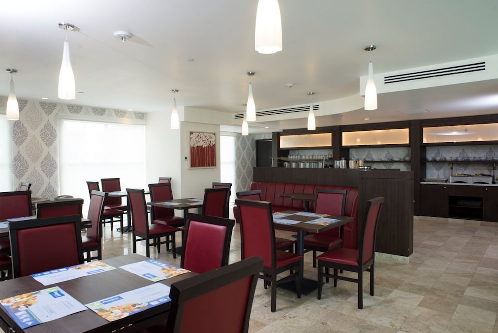 Holiday Inn Express & Suites Queretaro, an IHG Hotel 37/50