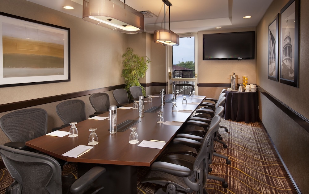 DoubleTree Suites by Hilton Austin Downtown Capitol 61/69