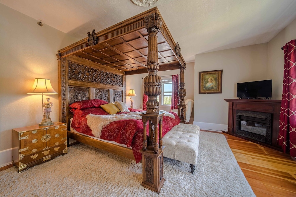 Dashwood Manor Seaside Bed & Breakfast 12/50