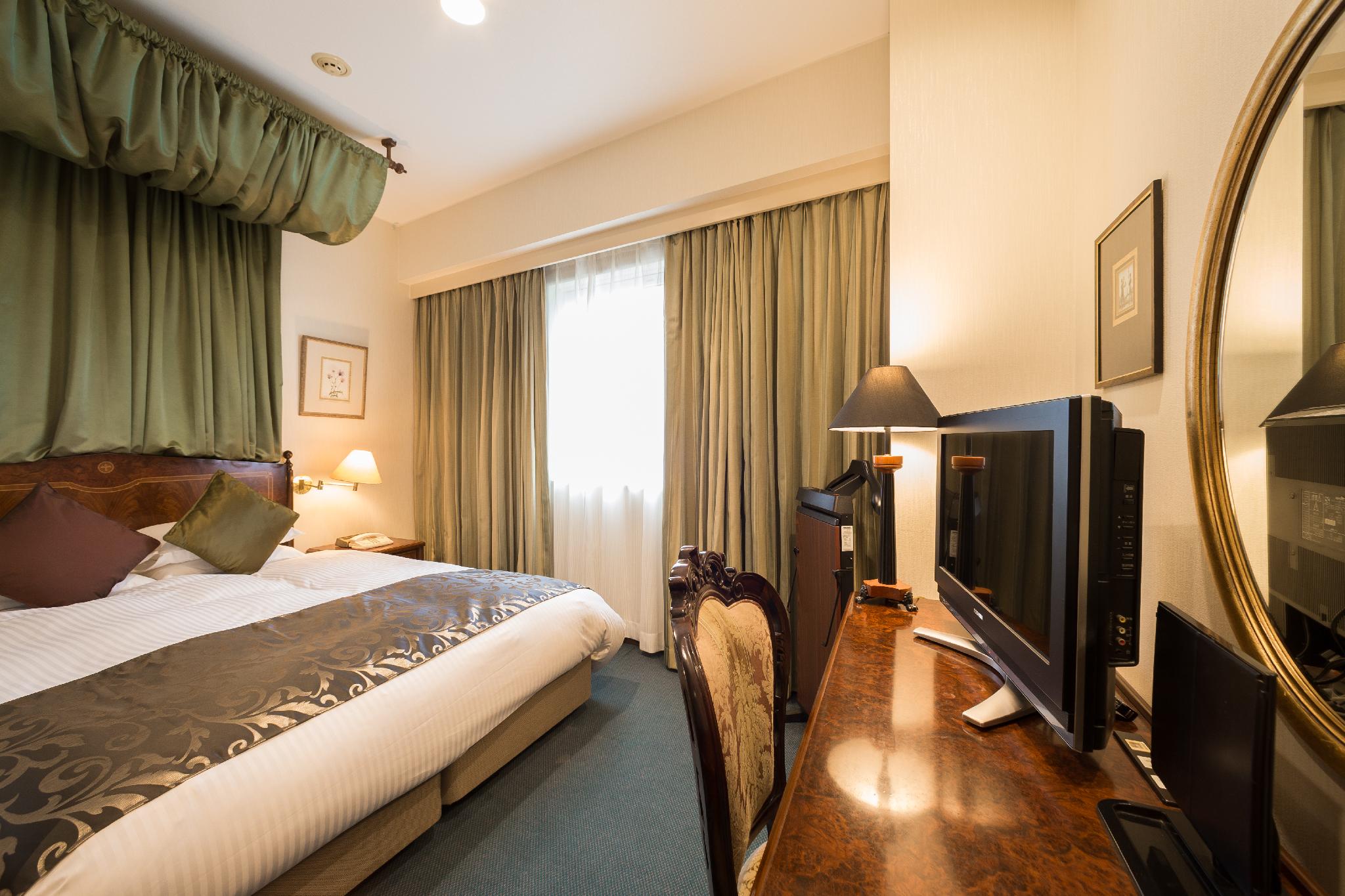 Moderate, Double Bed, Smoking