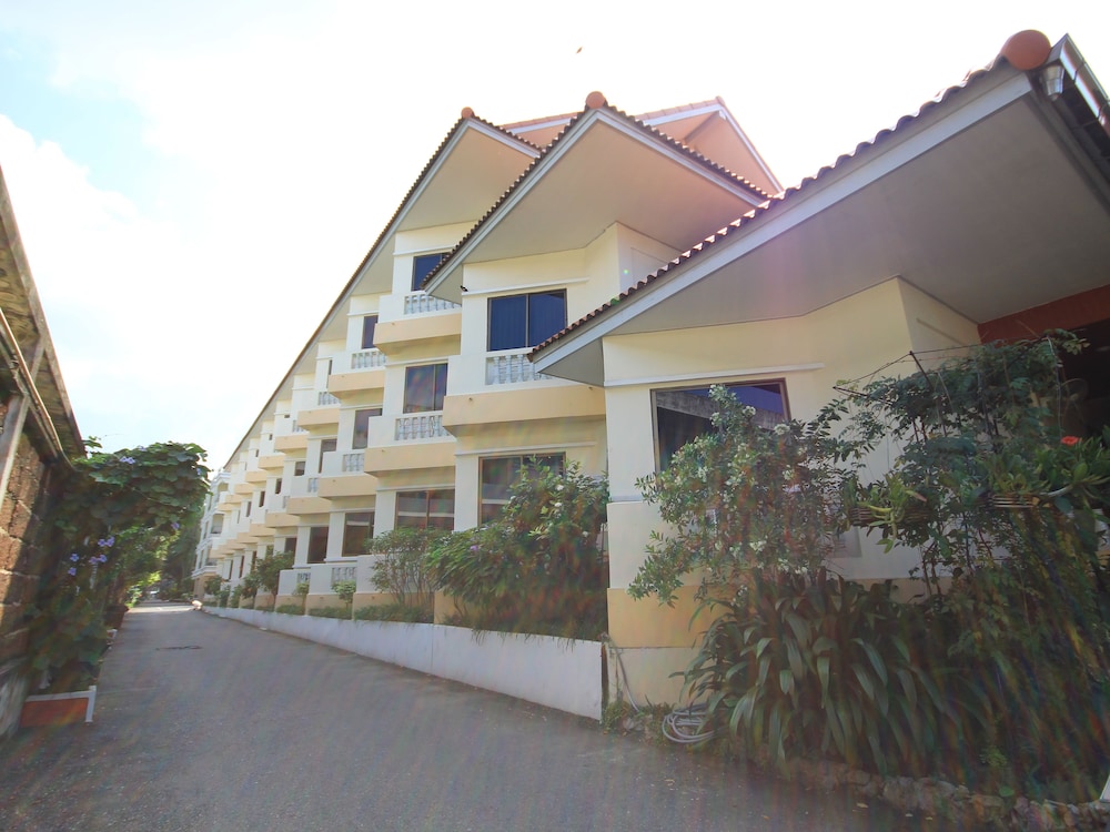 Twin Palms Resort 8/52