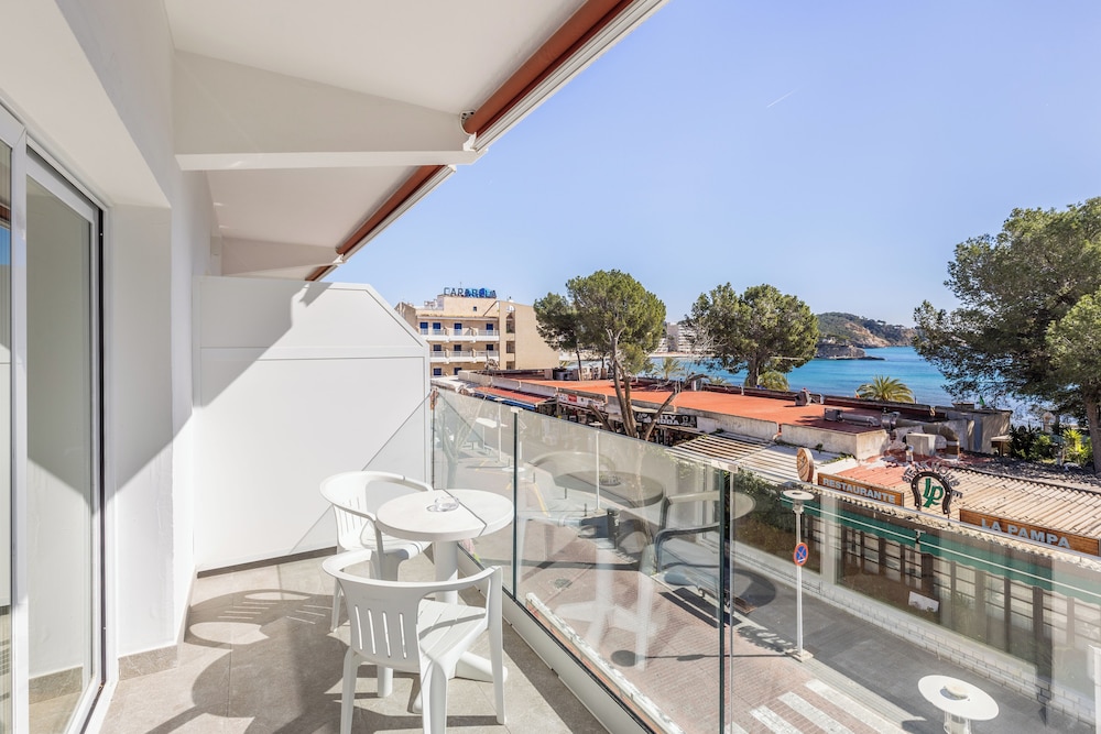 Neptuno Paguera Hostal 48/56