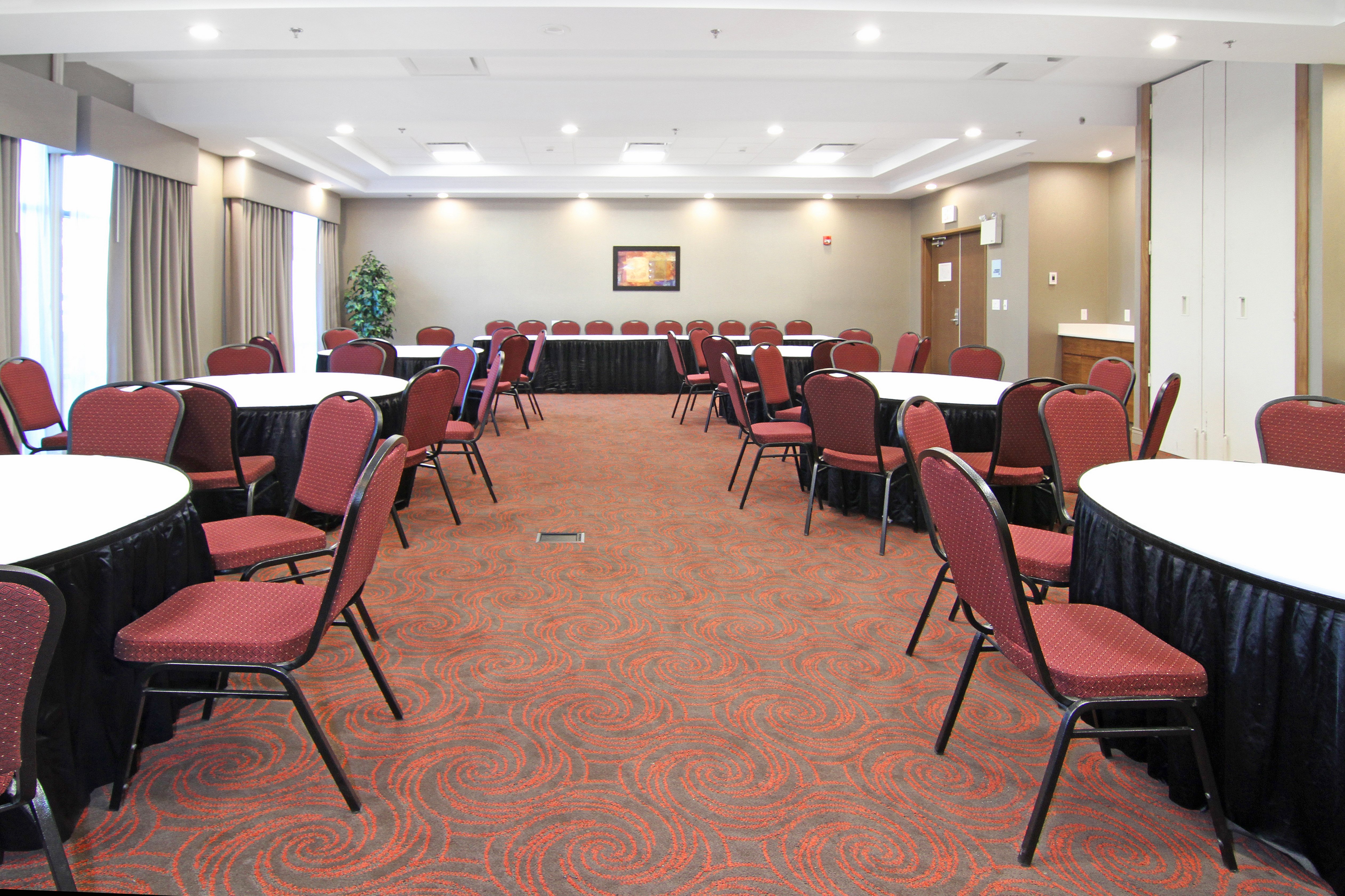 Holiday Inn Express And Suites Calgary Nw University Area 56/73