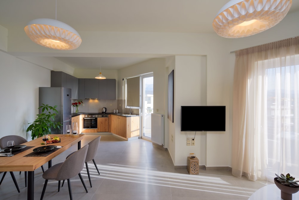 Elia Residences 47/59
