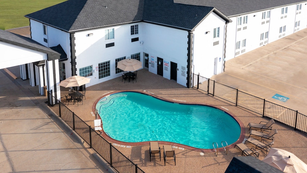 Atria Hotel and RV McGregor — 6