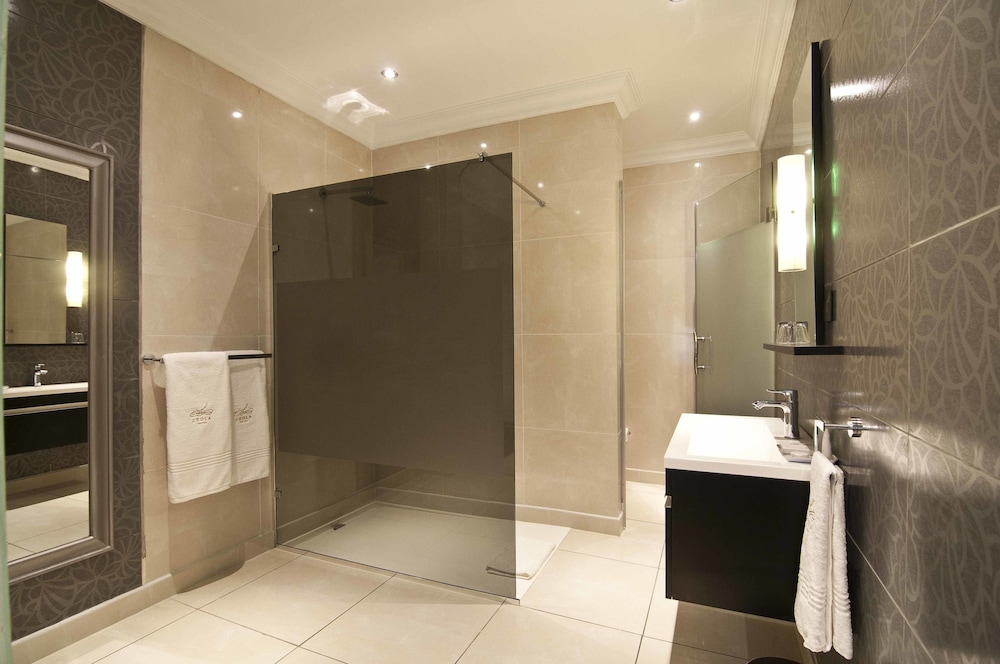 Leola Suites 37/37