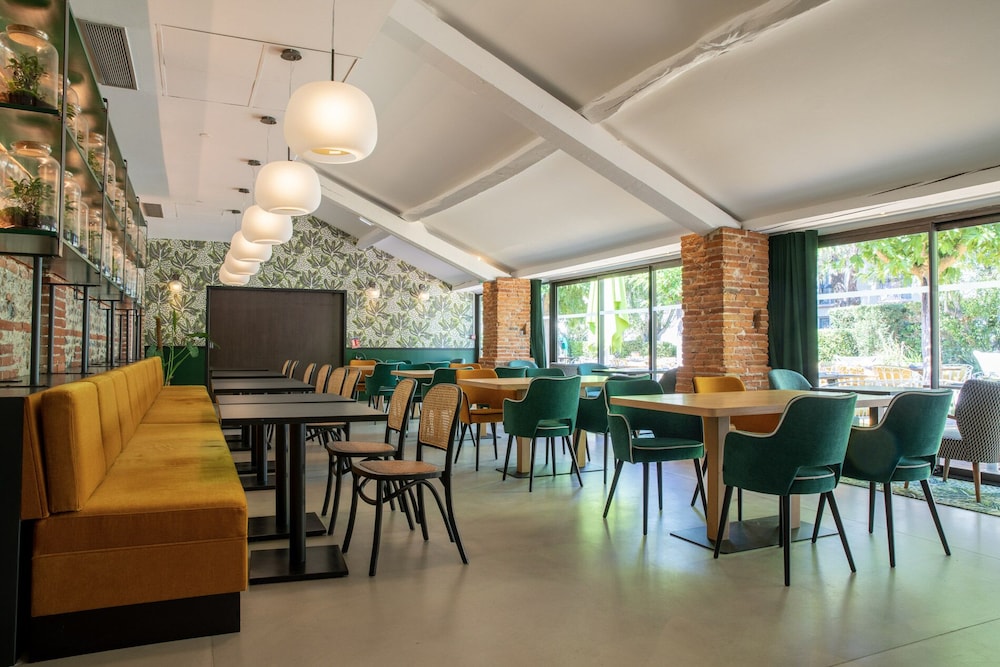 restaurant-cafeteria