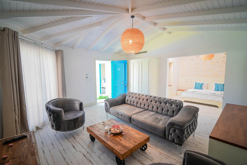 Rhodium Hotel Alacati 26/48