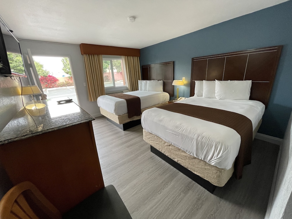 ECONOMY, 2 DOUBLE BEDS