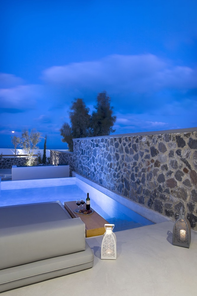 June Twenty Suites 23/50