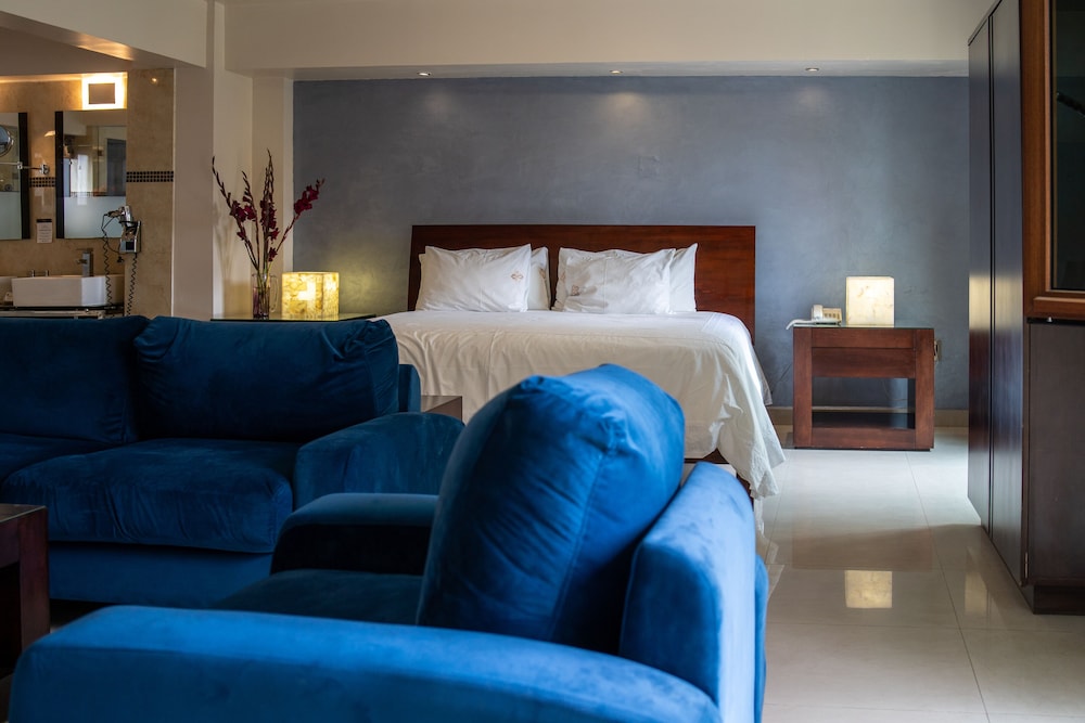 DELUXE, STUDIO, SUITE, KING BED