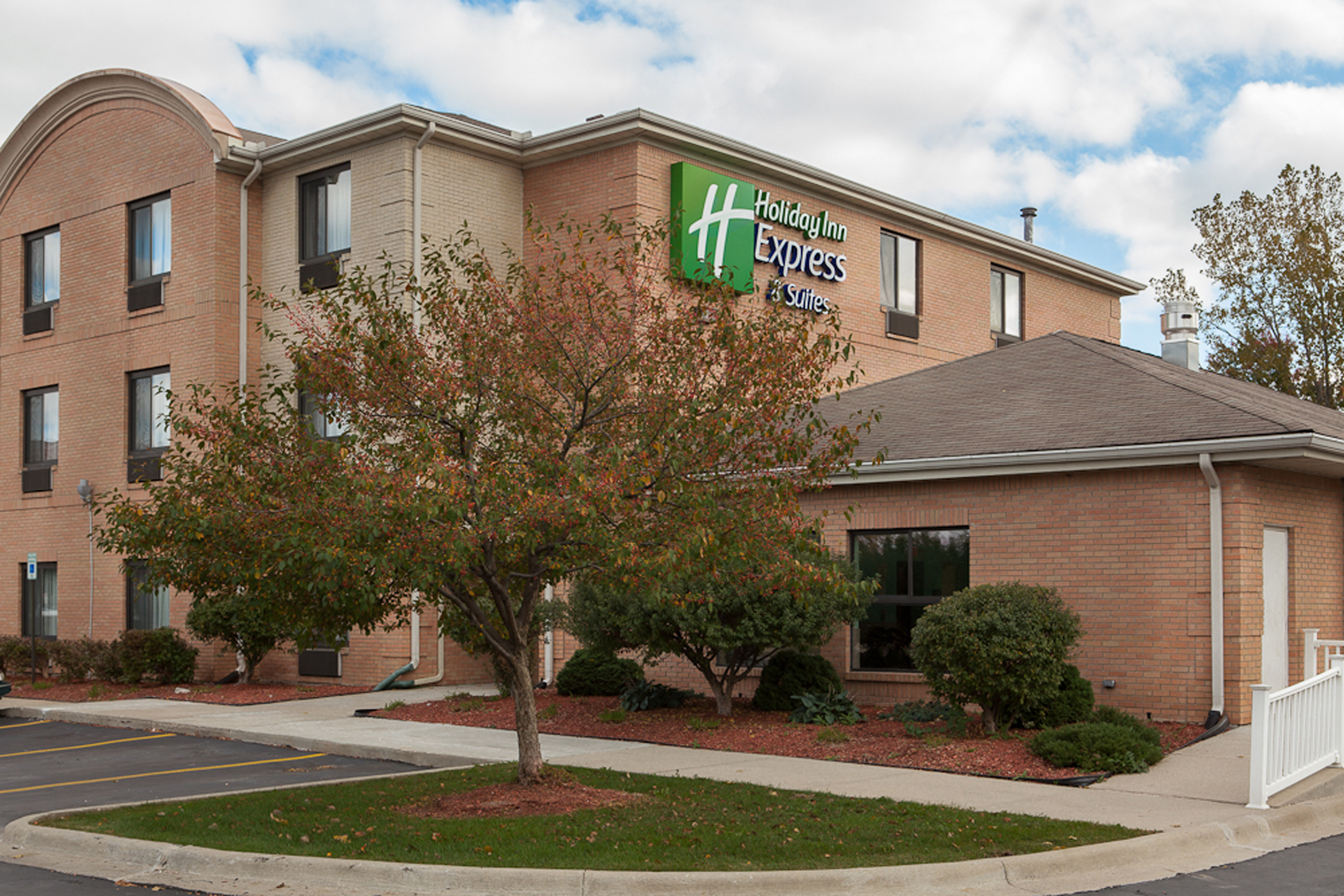 Holiday Inn Express Hotel Suites Canton 60/62