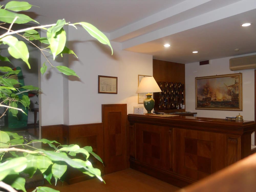 Hotel Traghetto 7/25