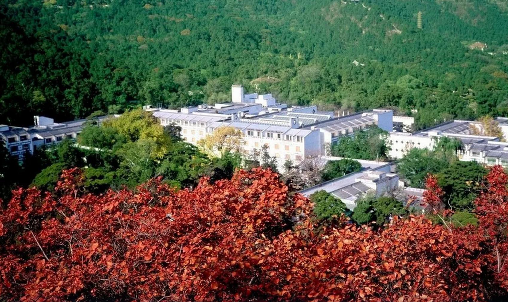 Fragrant Hill Hotel 51/60