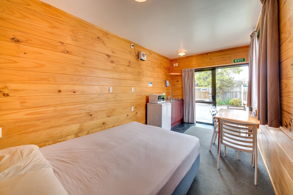 FAMILY, CABIN, KITCHEN