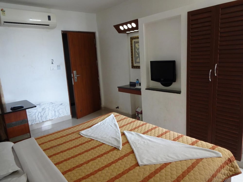 Lotus Bay View Hotel 12/25