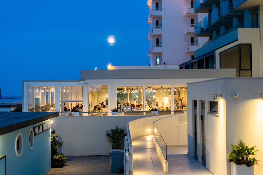 Nautilus Family Hotel 4/50