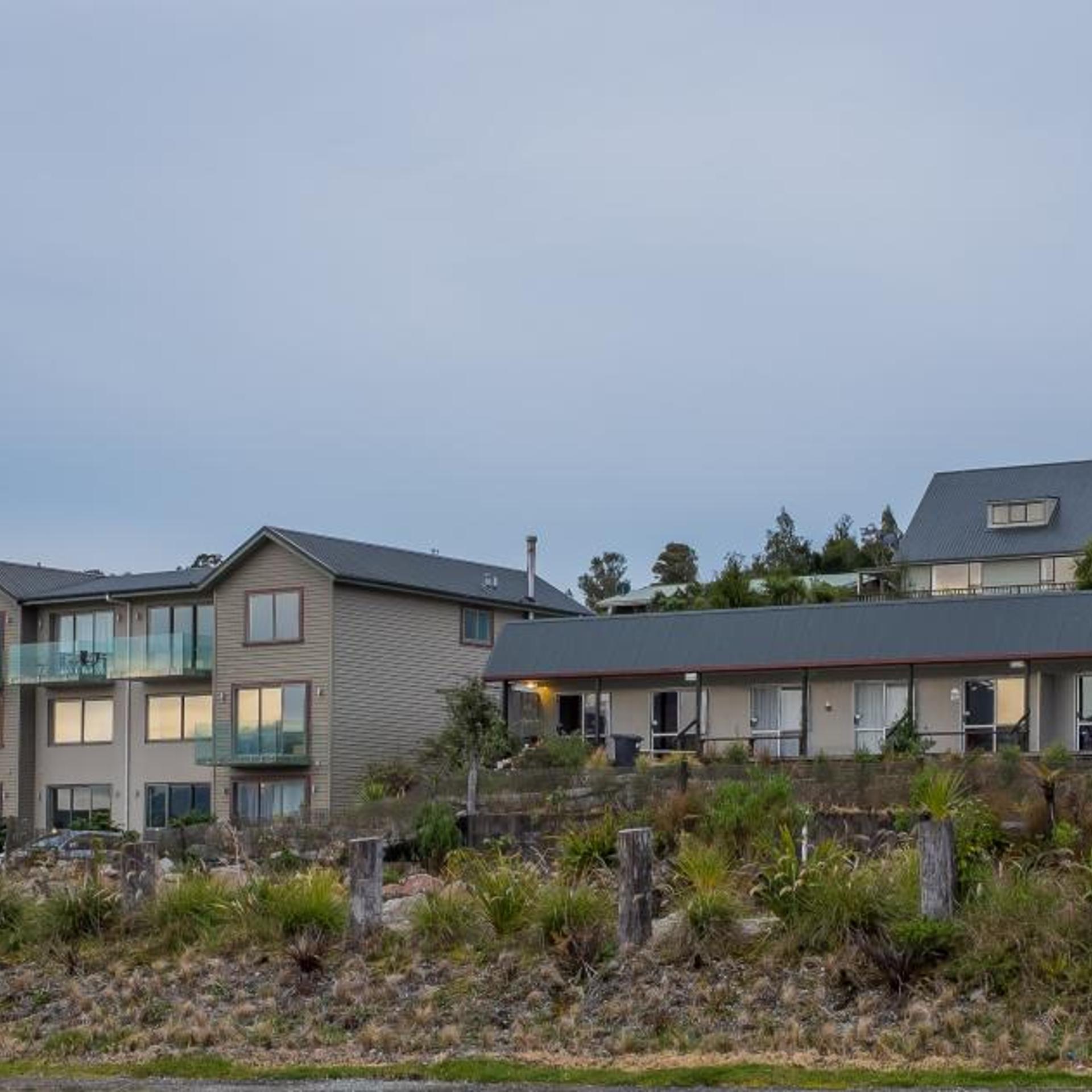 Hotel Lake Brunner 2/50