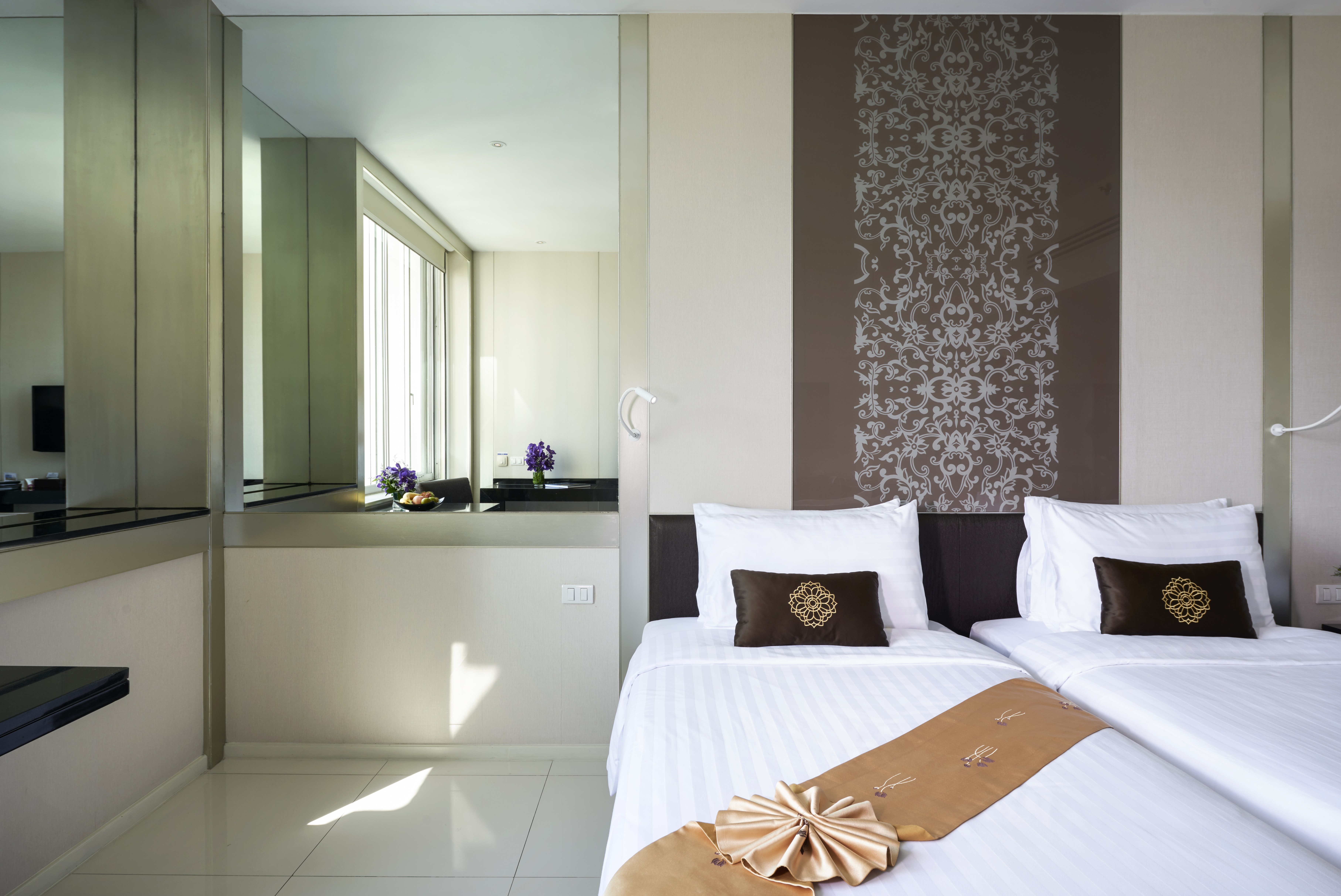 CONNECTED ROOM