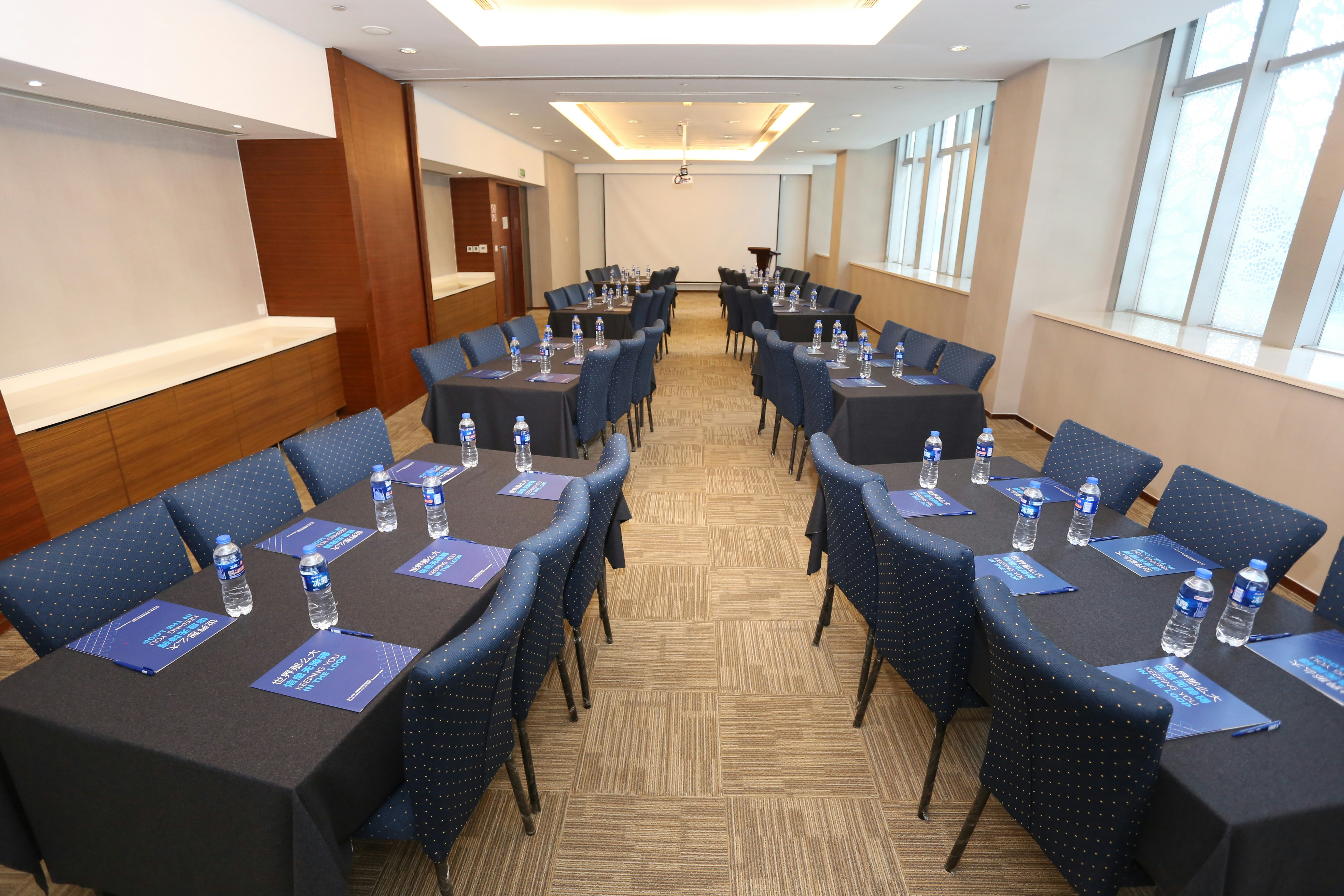HOLIDAY INN EXPRESS SHANGHAI JINSHA 36/50
