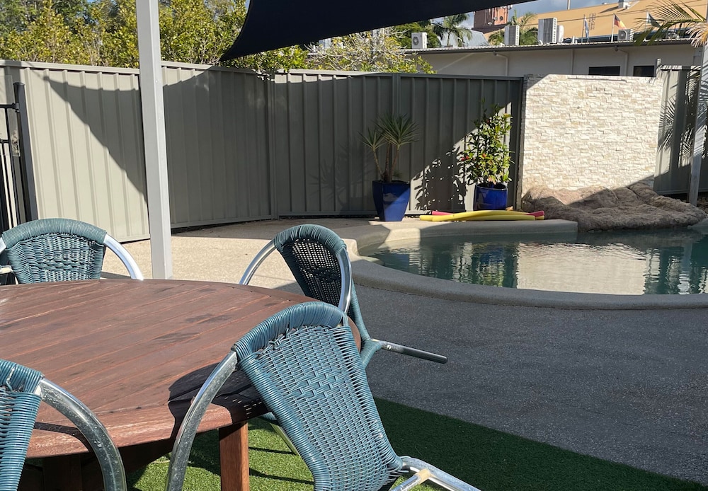 NAMBOUR HEIGHTS MOTEL 4/19