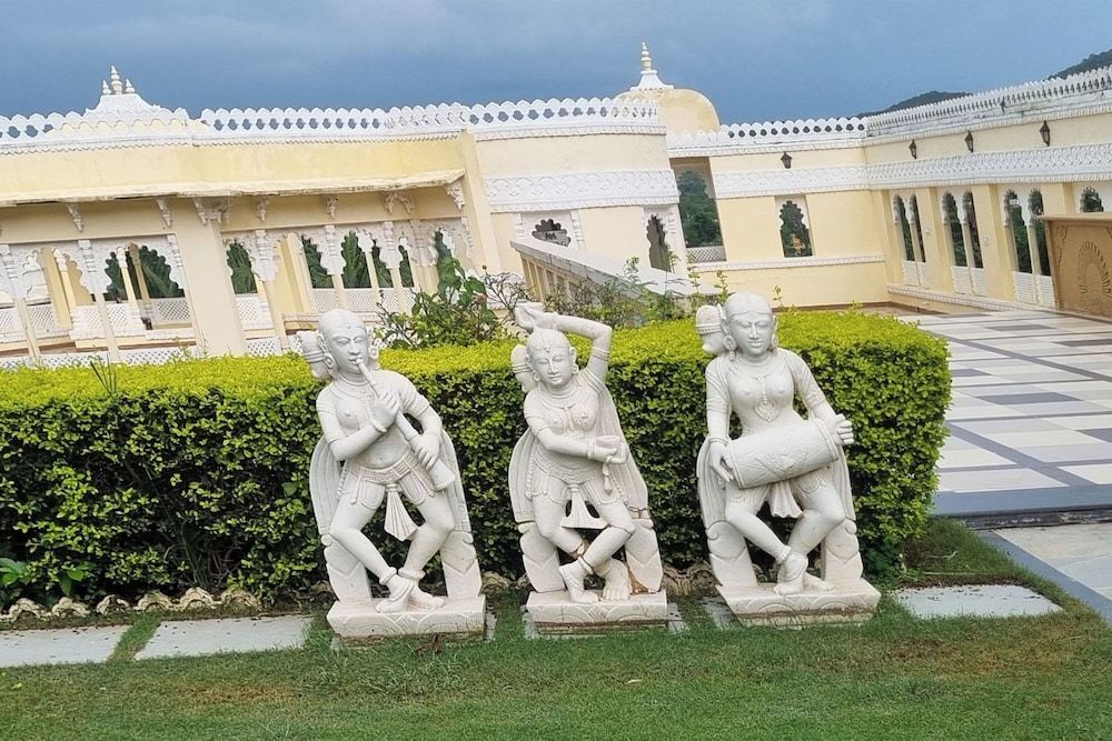 HOTEL LABH GARH PALACE 38/55