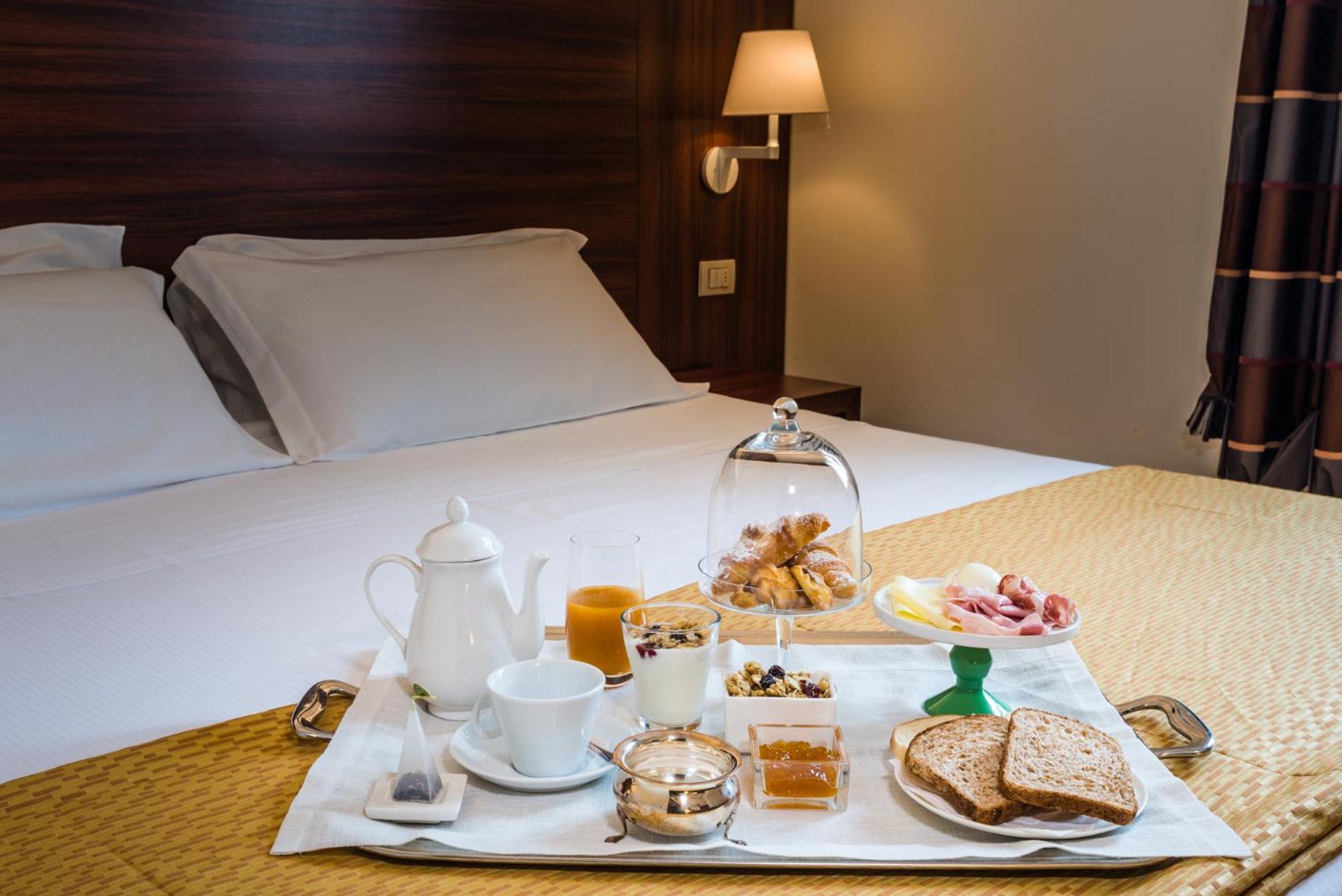 Delfina Palace 25/40