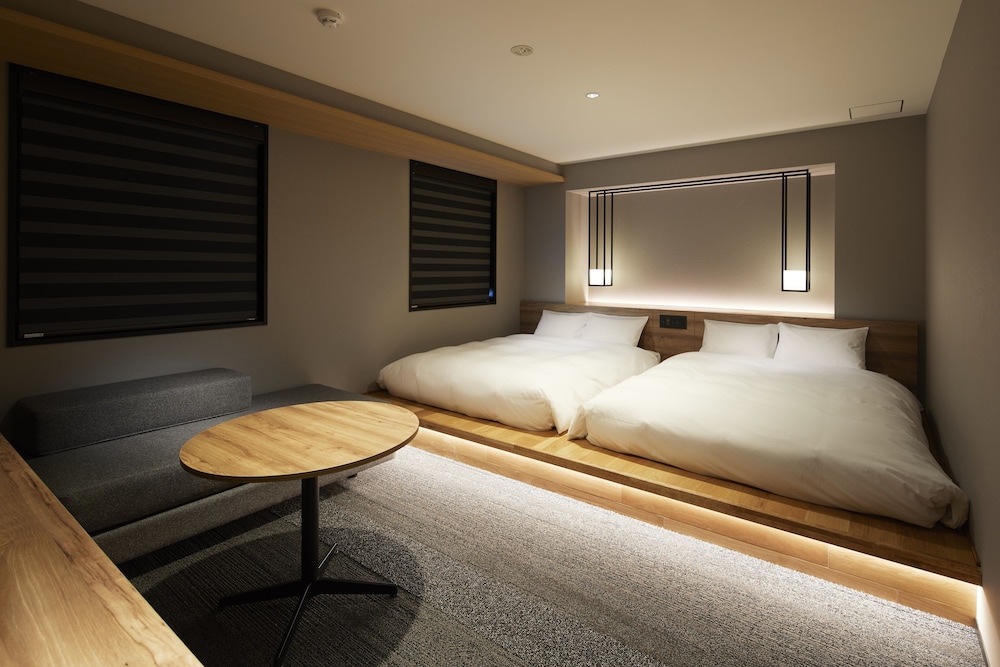 DELUXE, TWIN BEDS