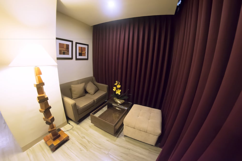 Ironwood Hotel 38/52