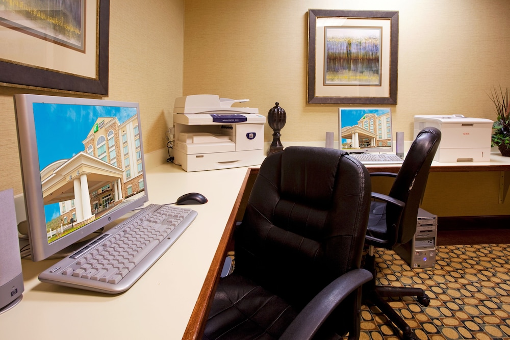 Holiday Inn Express Hotel and Suites Columbus At Northlake 48/57