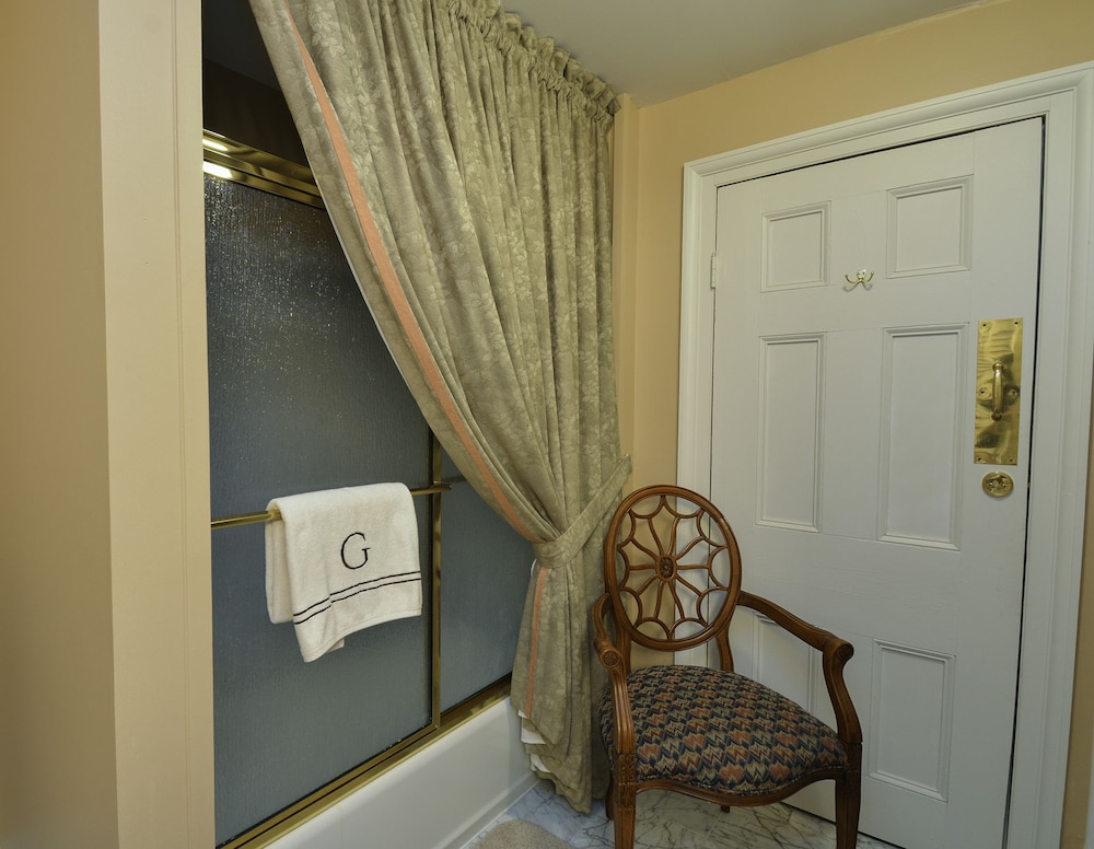 Choctaw Hall Bed and Breakfast 12/29