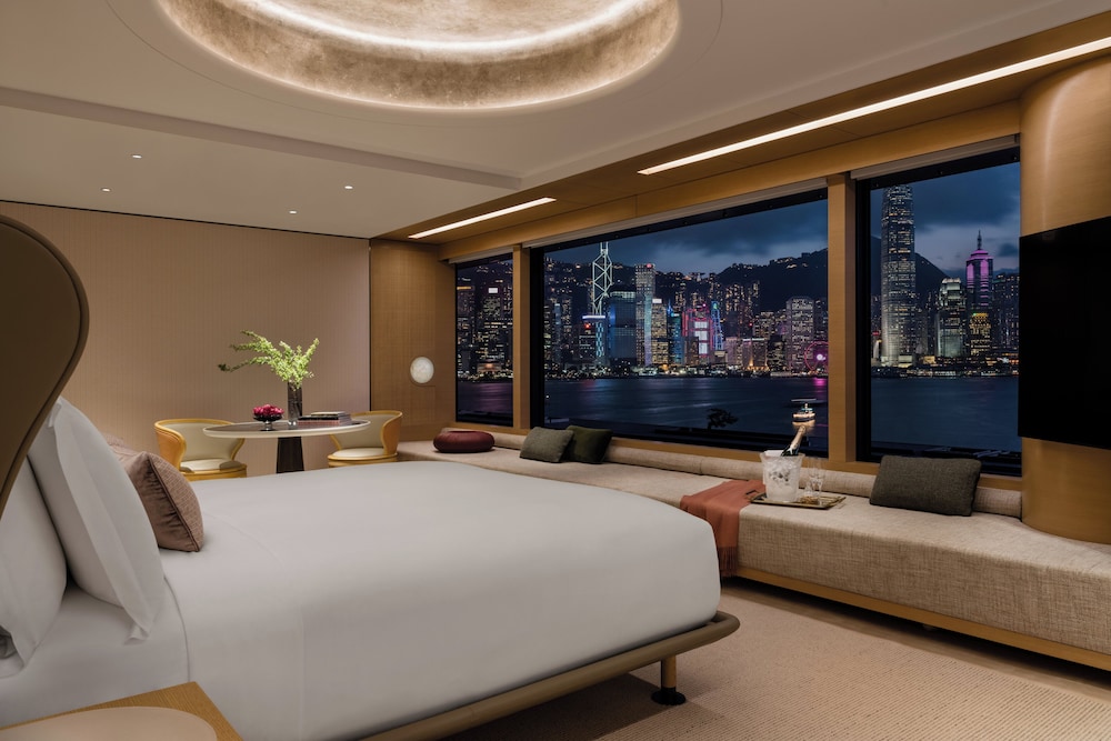 1 Bedroom, Regent, Club, Suite, King Bed, Harbour View, Sofa