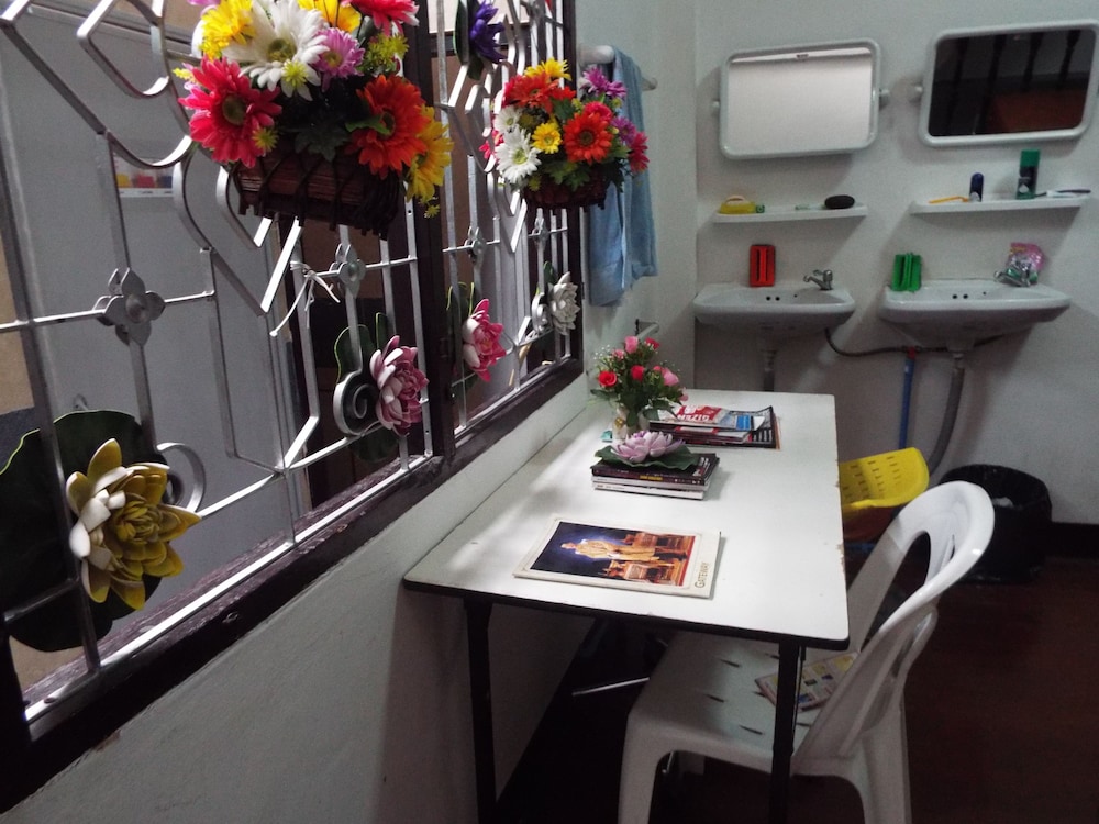 Hostel 24 33/50
