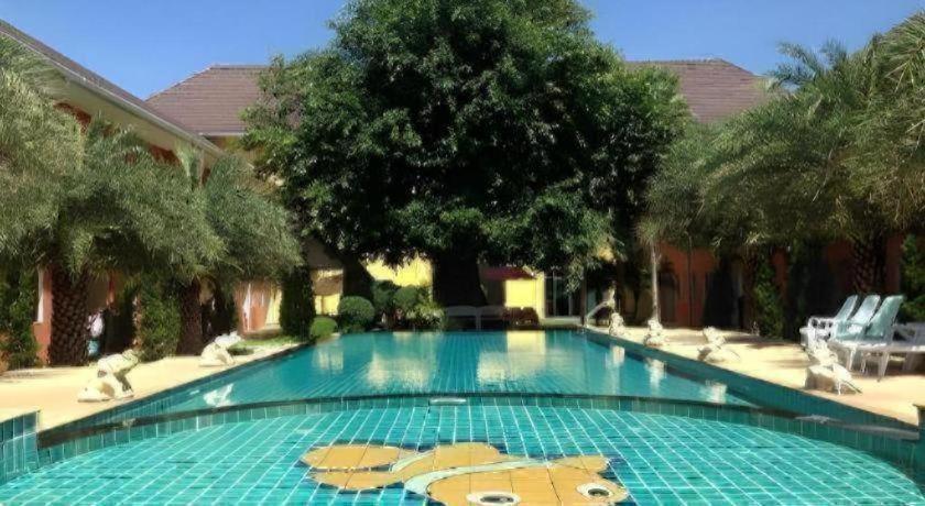 Thada Chateau Hotel 44/50