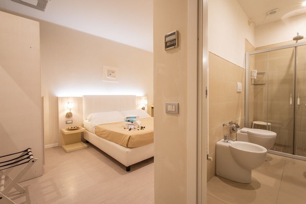 Ferretti Beach Hotel 65/65