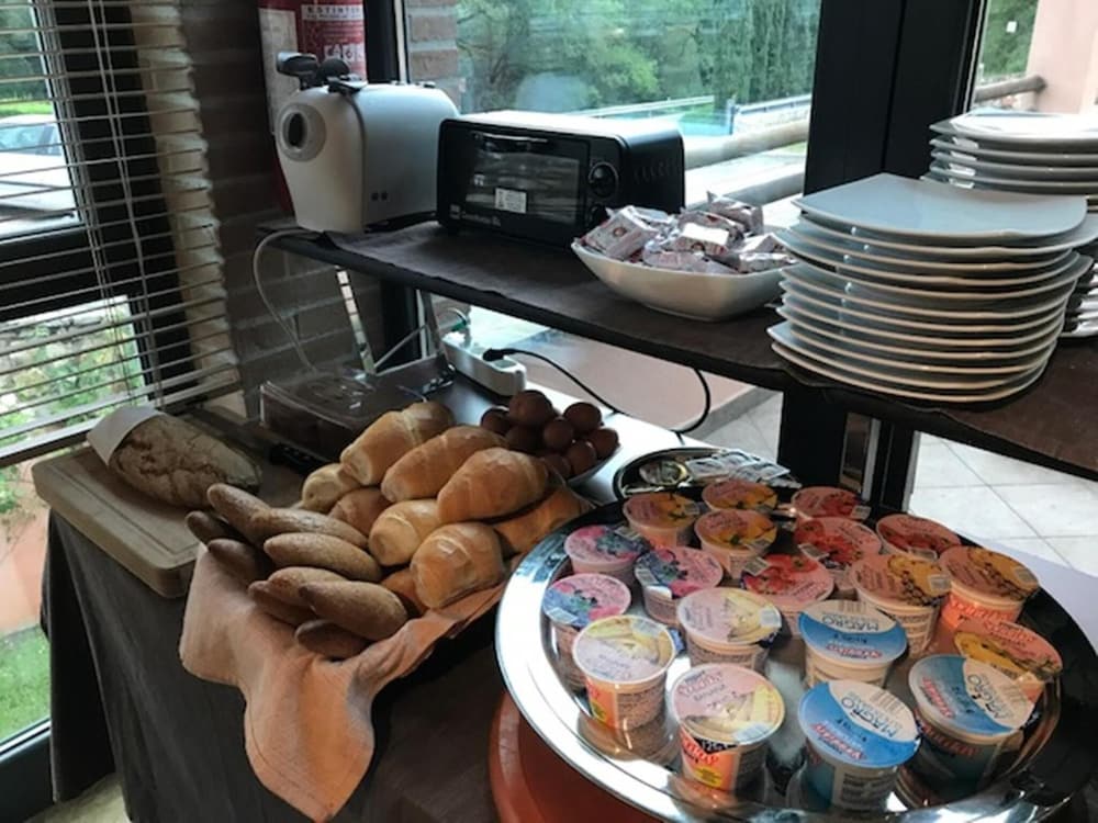 MERIDIANA COUNTRY HOTEL 27/41
