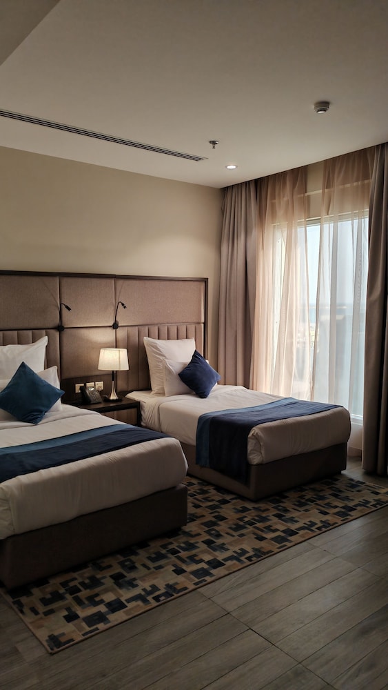 فندق اناله الخبر(Enala Hotel EL Khobar) 16/37