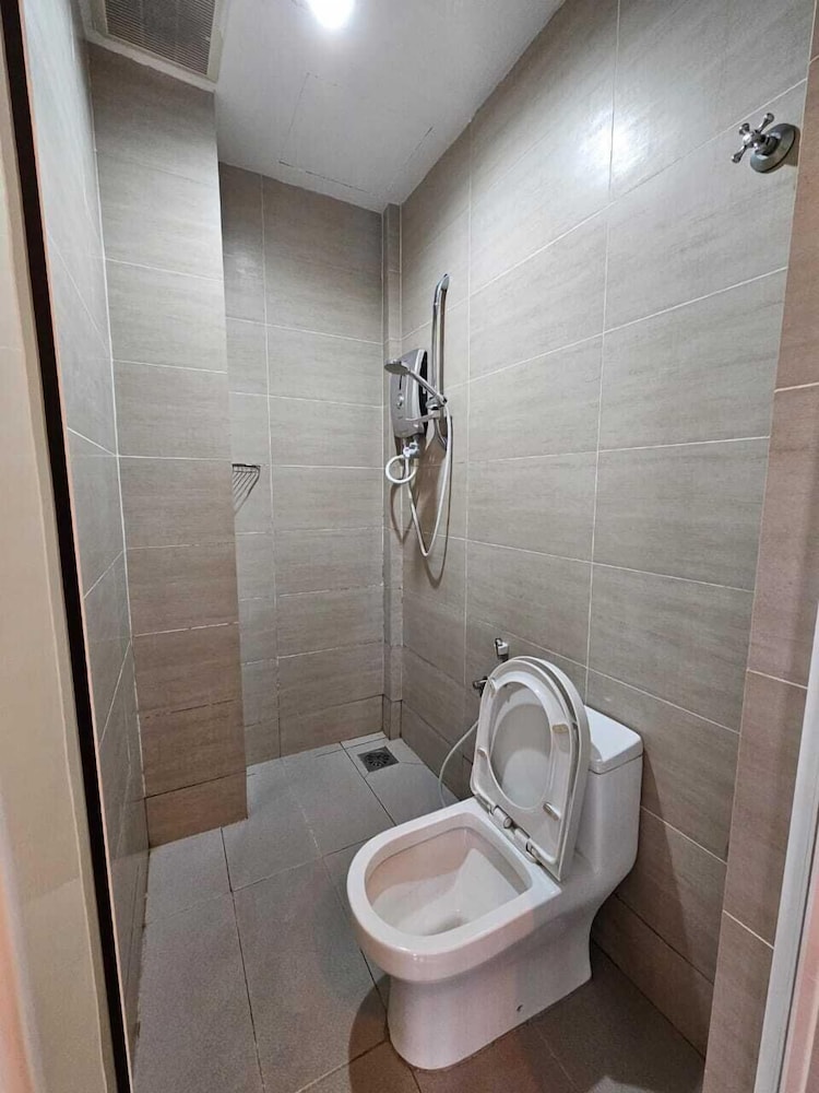 V GARDEN HOTEL 28/34