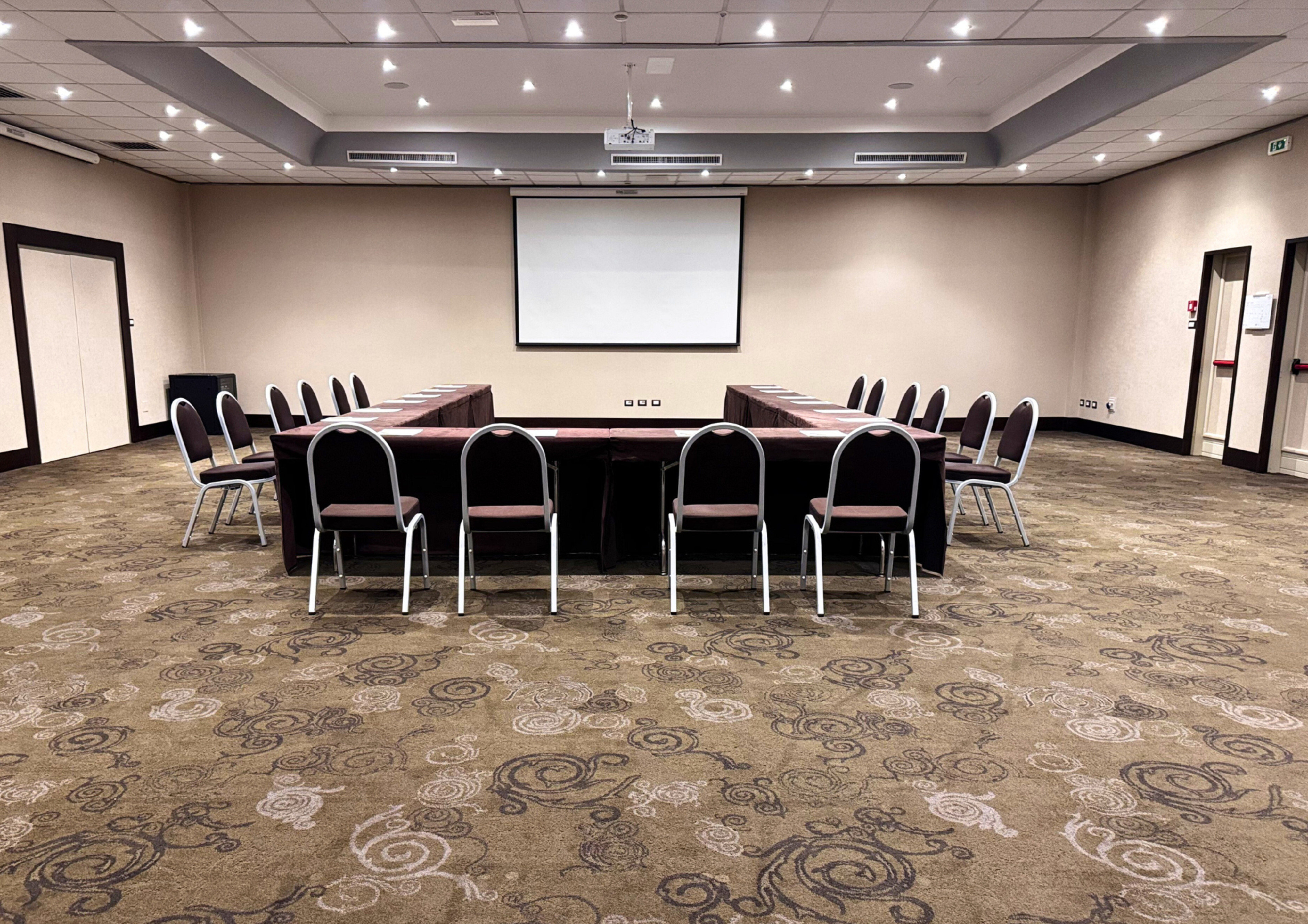 Crowne Plaza St Peter S 64/77