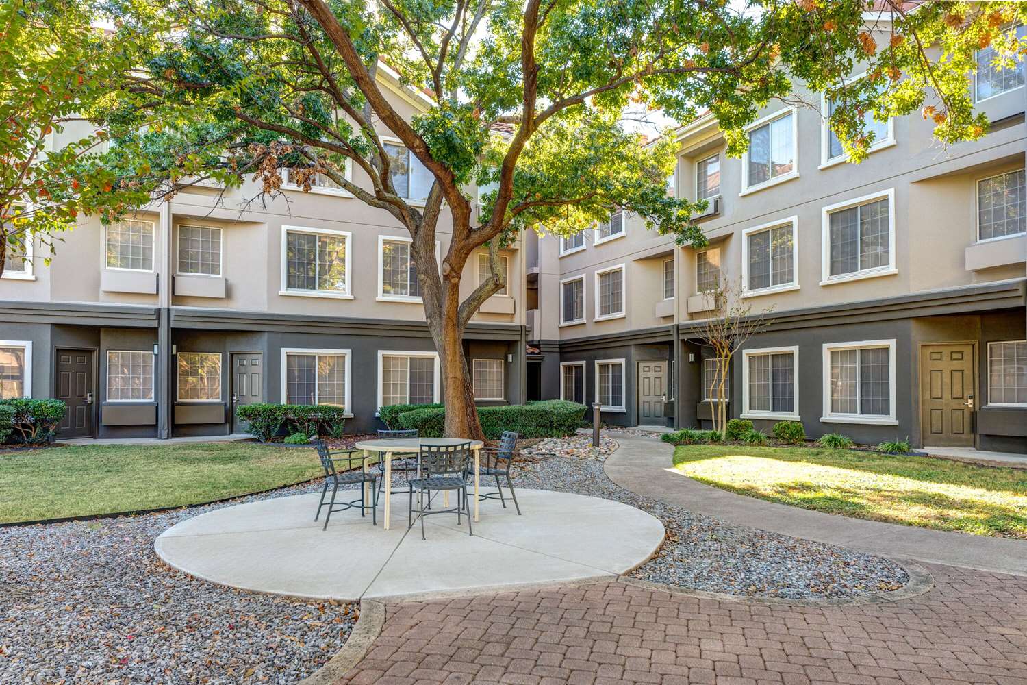 La Quinta Inn & Suites by Wyndham Dallas DFW Airport North 52/55