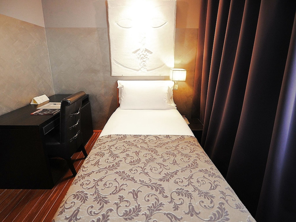 Borghese Palace Art Hotel 12/71