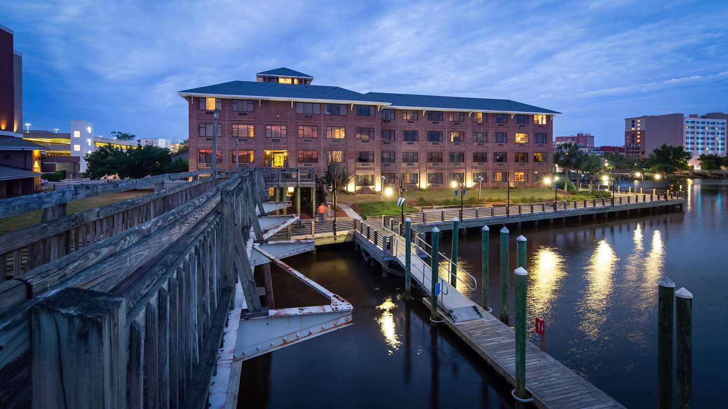 Best Western Plus Coastline Inn 2/26