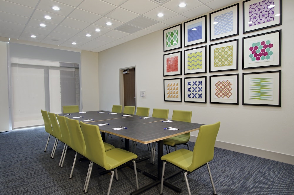 Holiday Inn Express And Suites Katy 42/54
