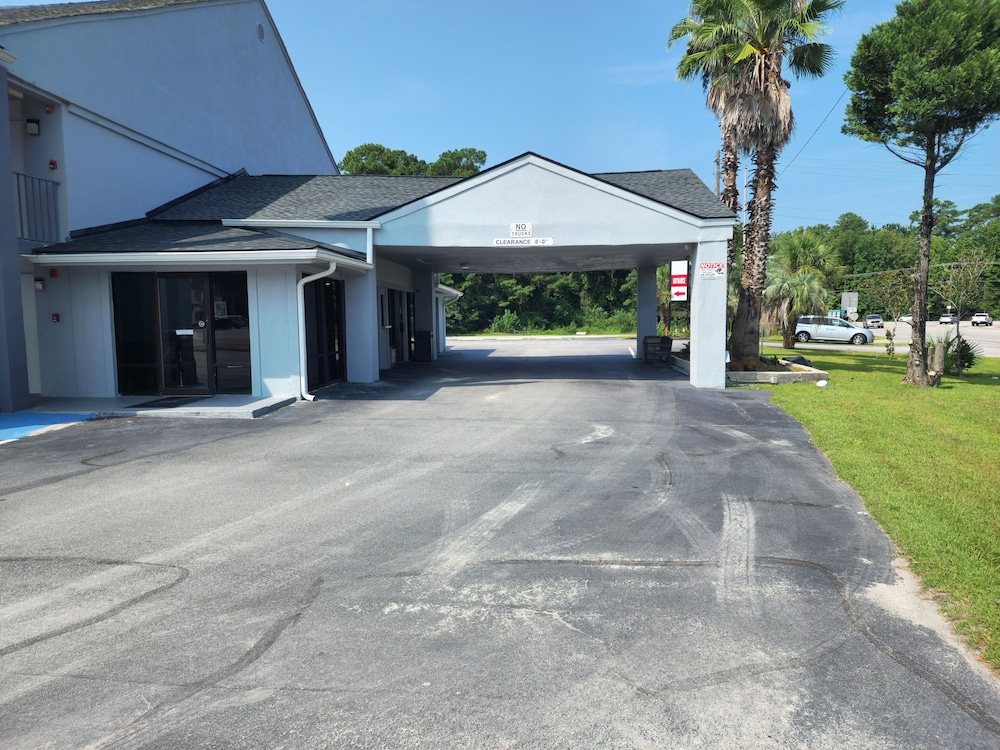 Days Inn by Wyndham Hardeeville Near Hilton Head 34/50
