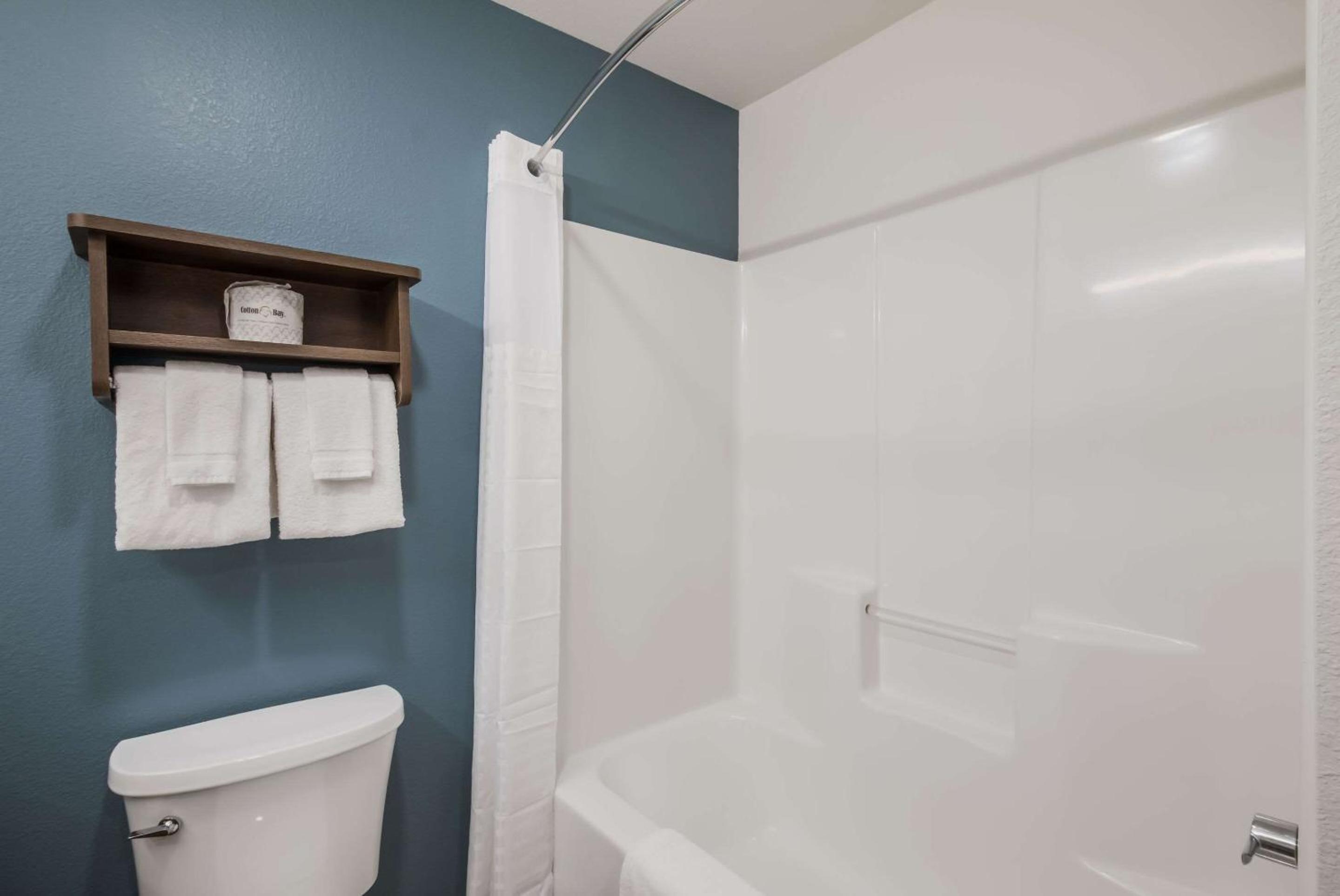 غرفة قياسية بسرير كوين، WoodSpring Suites Round Rock - Austin North 7/9