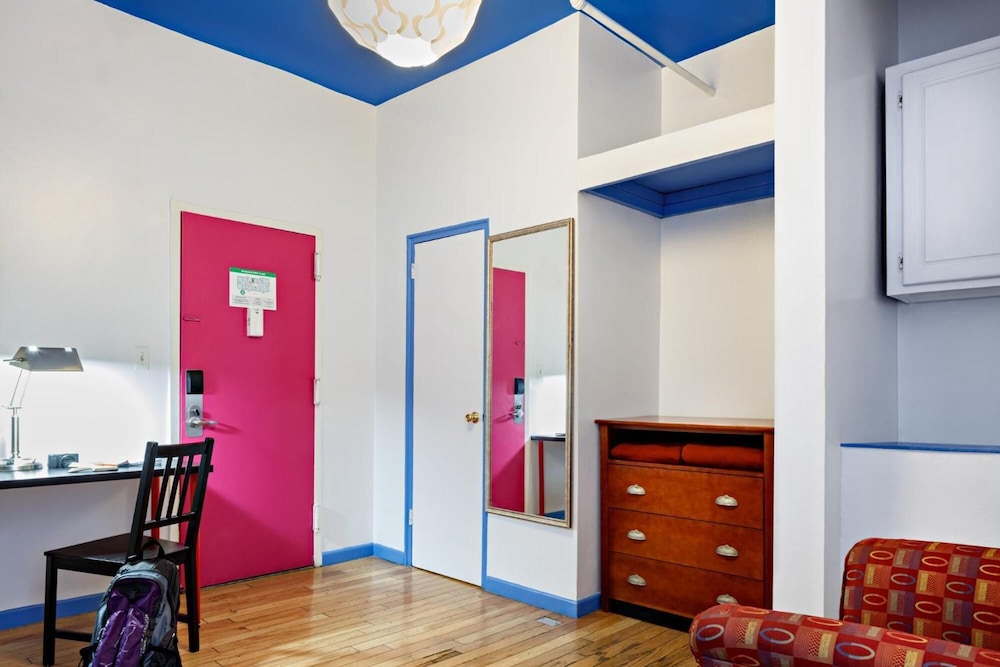 Central Park West Hostel 6/30
