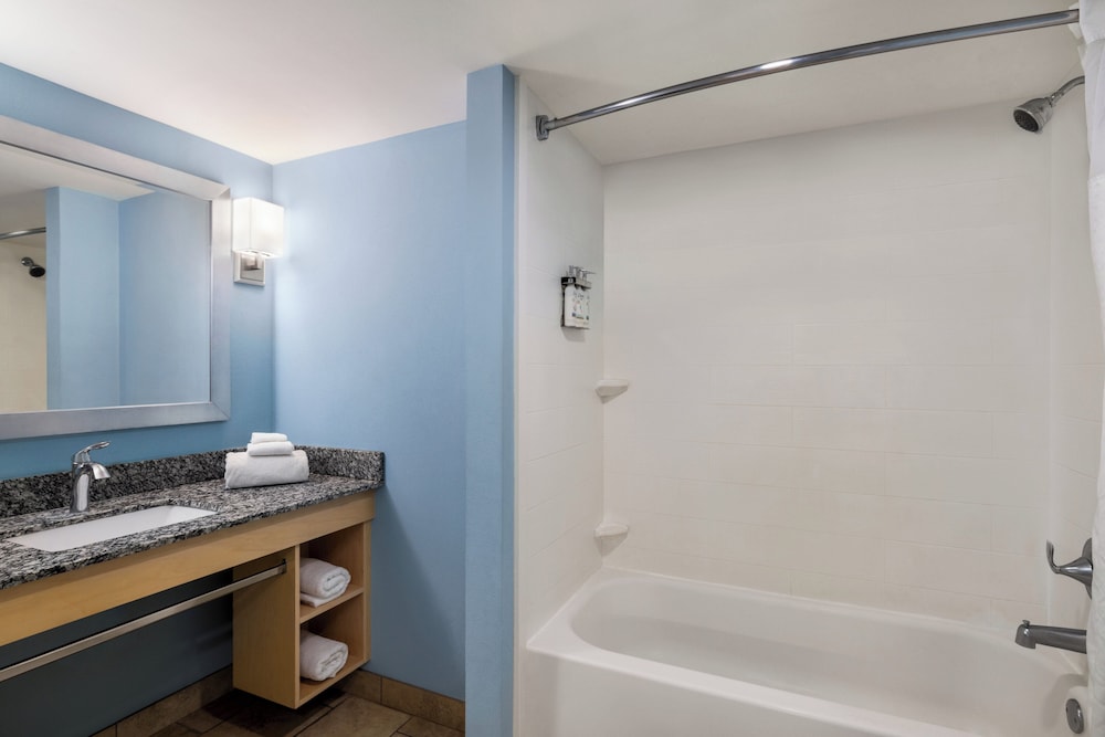 1 Bedroom, Family Suite, King Bed, Bunk Bed