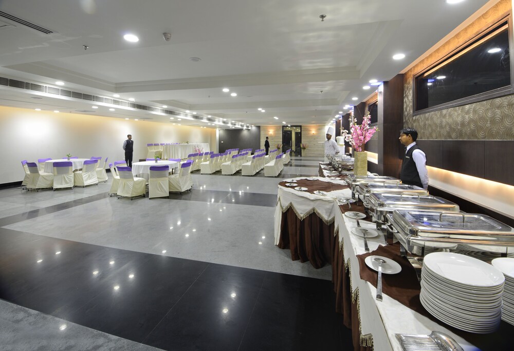 Taj Vilas 47/60