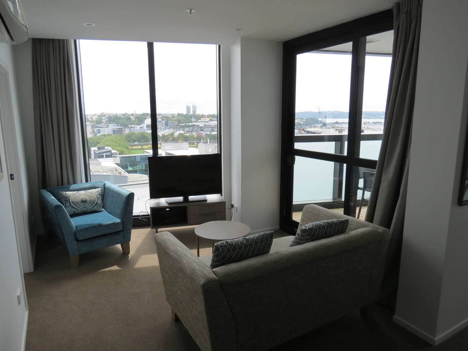 Ramada Suites By Wyndham Victoria Street West 23/57